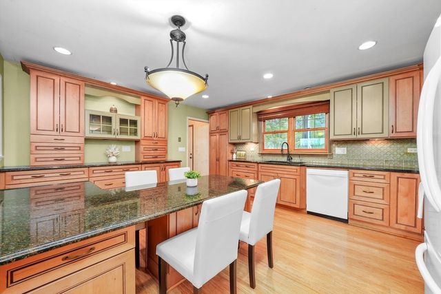 1406 W Lincoln Road, Mchenry, IL 60051