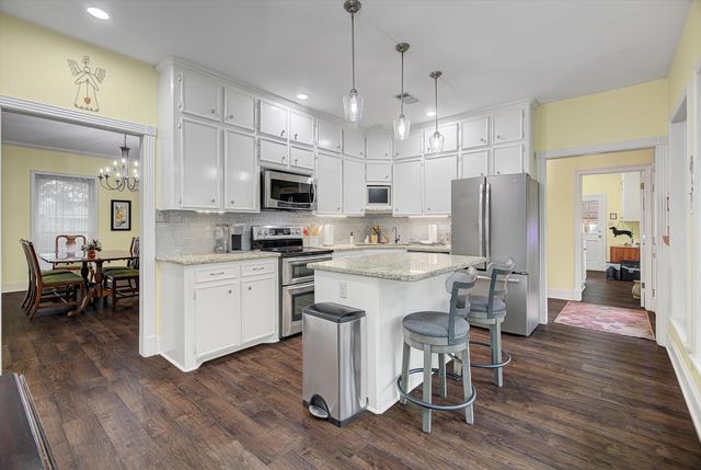 103 Strawberry Drive, Lake Jackson, TX 77566