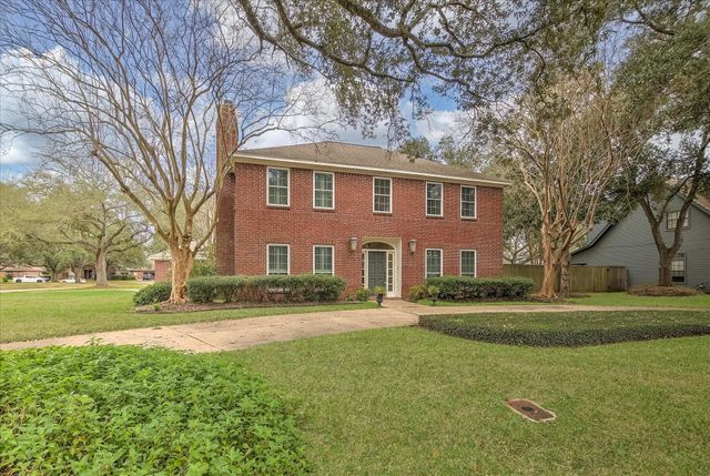 103 Strawberry Drive, Lake Jackson, TX 77566