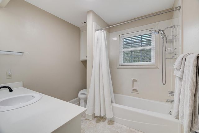 103 Strawberry Drive, Lake Jackson, TX 77566