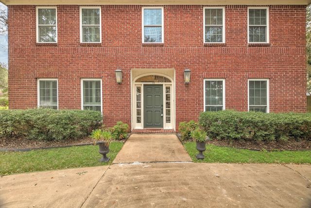 103 Strawberry Drive, Lake Jackson, TX 77566