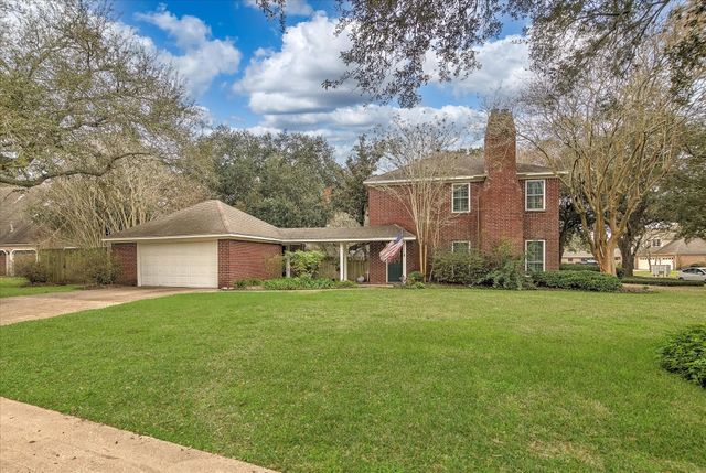 103 Strawberry Drive, Lake Jackson, TX 77566