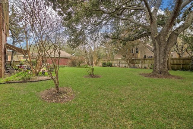 103 Strawberry Drive, Lake Jackson, TX 77566