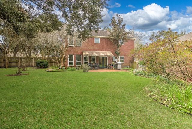 103 Strawberry Drive, Lake Jackson, TX 77566