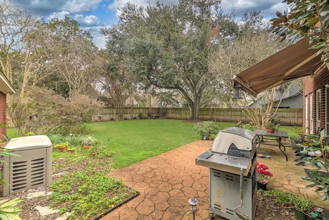 103 Strawberry Drive, Lake Jackson, TX 77566