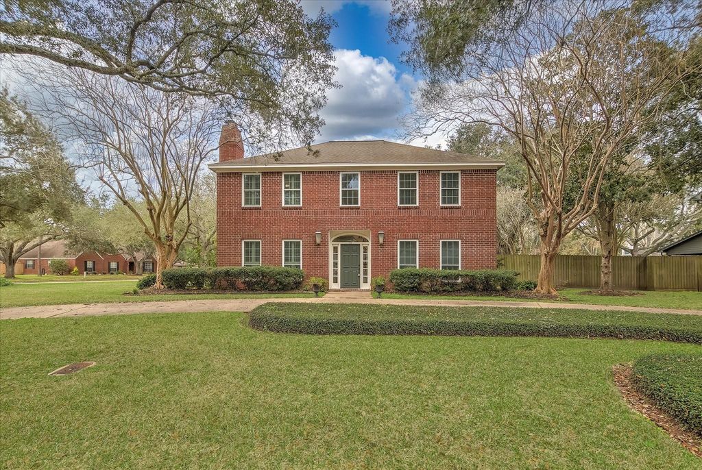 103 Strawberry Drive, Lake Jackson, TX 77566