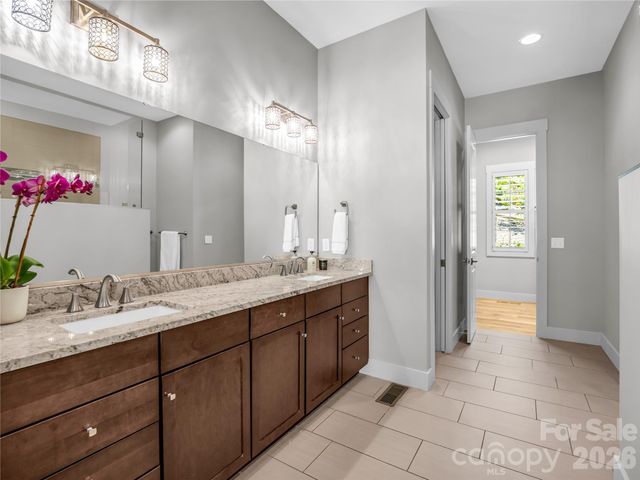 122 Cisco Road, Asheville, NC 28805