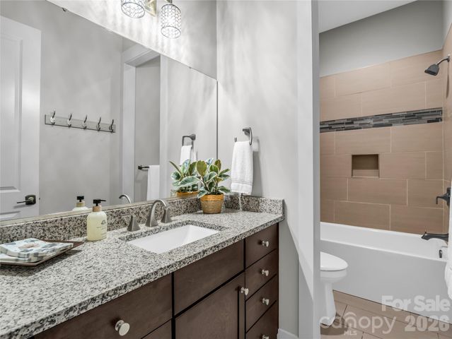 122 Cisco Road, Asheville, NC 28805