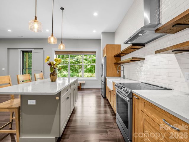 122 Cisco Road, Asheville, NC 28805