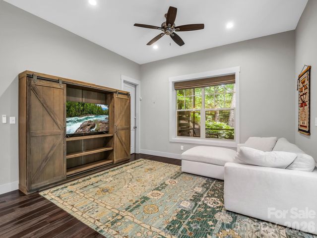 122 Cisco Road, Asheville, NC 28805