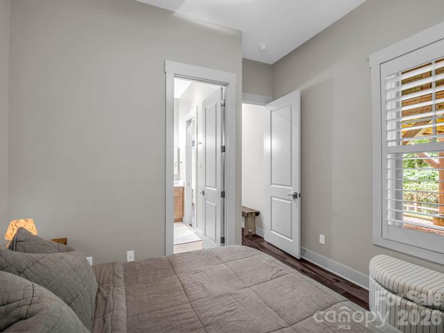 122 Cisco Road, Asheville, NC 28805