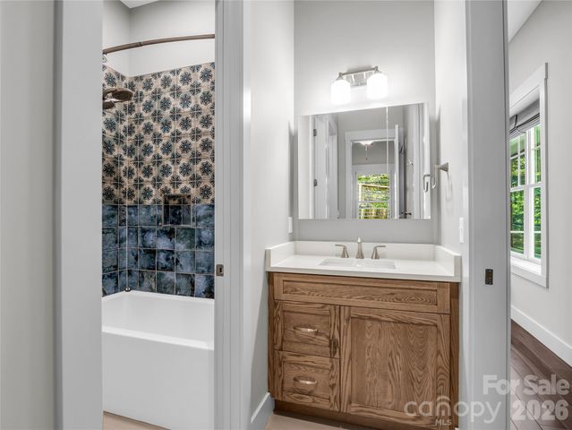 122 Cisco Road, Asheville, NC 28805