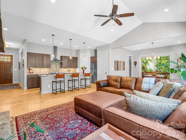 122 Cisco Road, Asheville, NC 28805