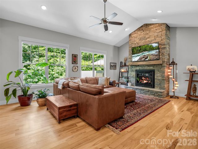 122 Cisco Road, Asheville, NC 28805