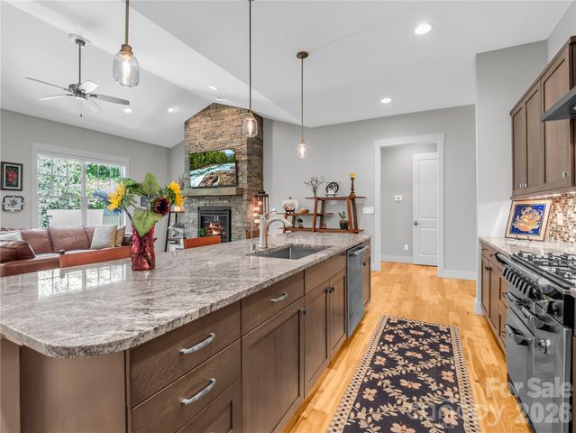 122 Cisco Road, Asheville, NC 28805
