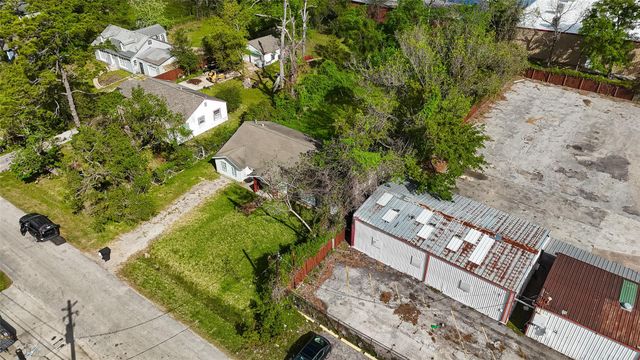 702 Janisch Road, Houston, TX 77018