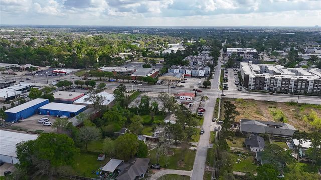 702 Janisch Road, Houston, TX 77018