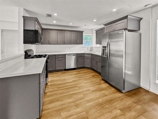 220 Almond Drive, Lake Jackson, TX 77566