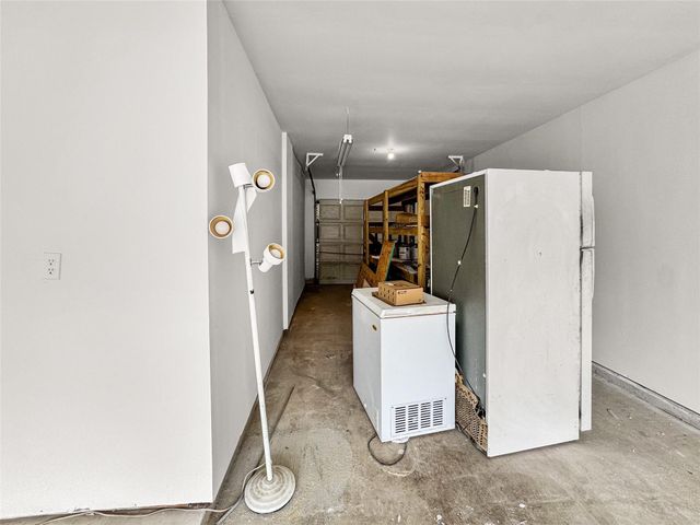 220 Almond Drive, Lake Jackson, TX 77566