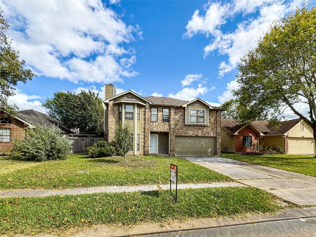 220 Almond Drive, Lake Jackson, TX 77566