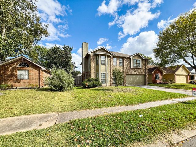 220 Almond Drive, Lake Jackson, TX 77566