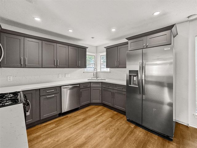 220 Almond Drive, Lake Jackson, TX 77566