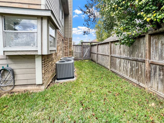 220 Almond Drive, Lake Jackson, TX 77566