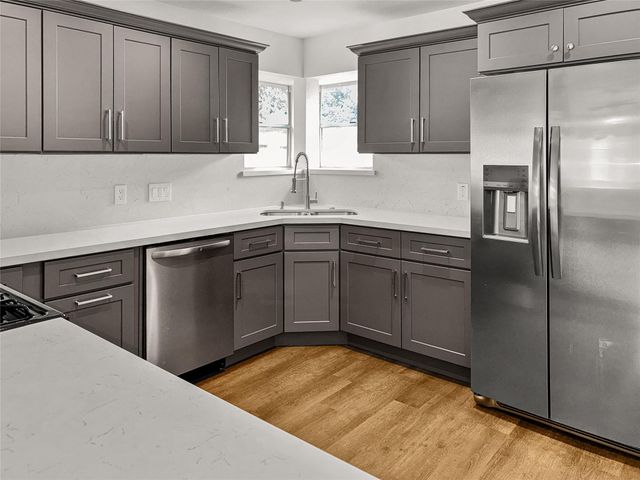 220 Almond Drive, Lake Jackson, TX 77566