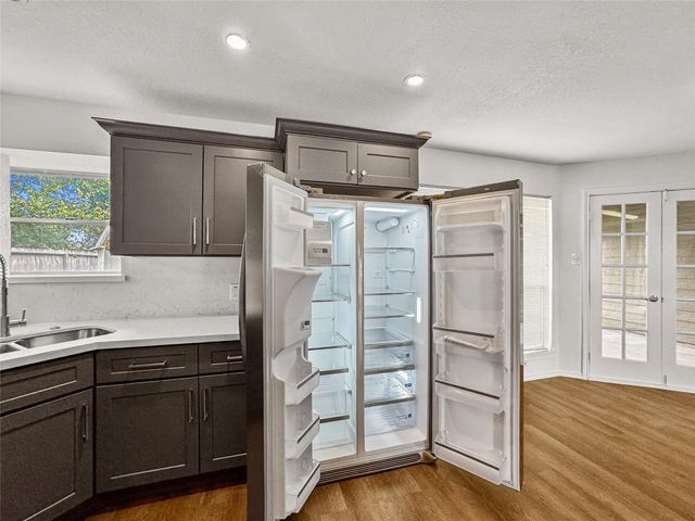 220 Almond Drive, Lake Jackson, TX 77566