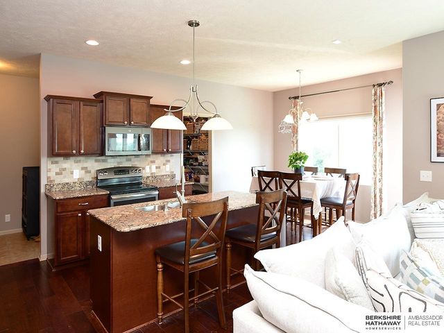 8215 S 190 Avenue, Omaha, NE 68136
