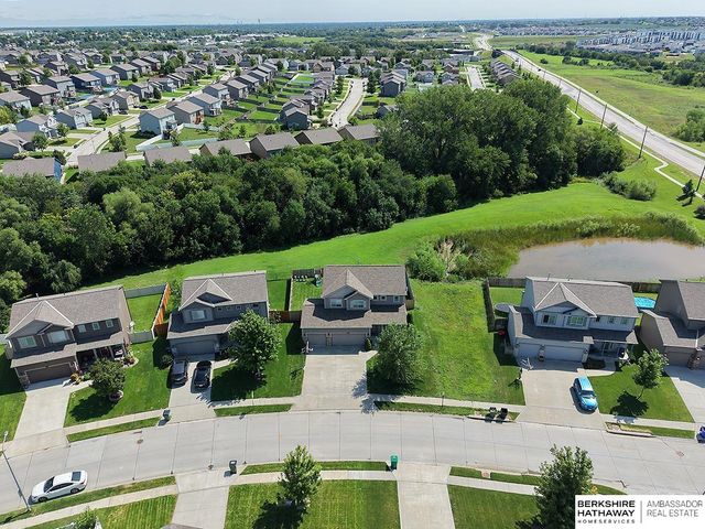 8215 S 190 Avenue, Omaha, NE 68136