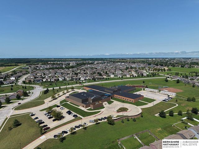 8215 S 190 Avenue, Omaha, NE 68136