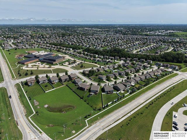 8215 S 190 Avenue, Omaha, NE 68136