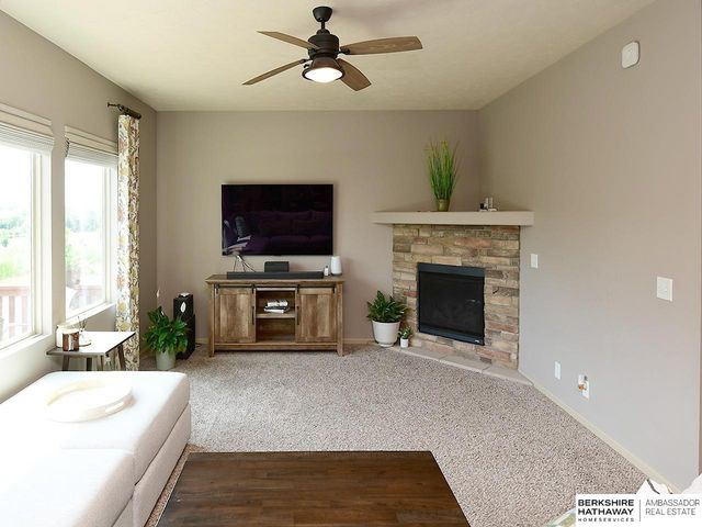 8215 S 190 Avenue, Omaha, NE 68136