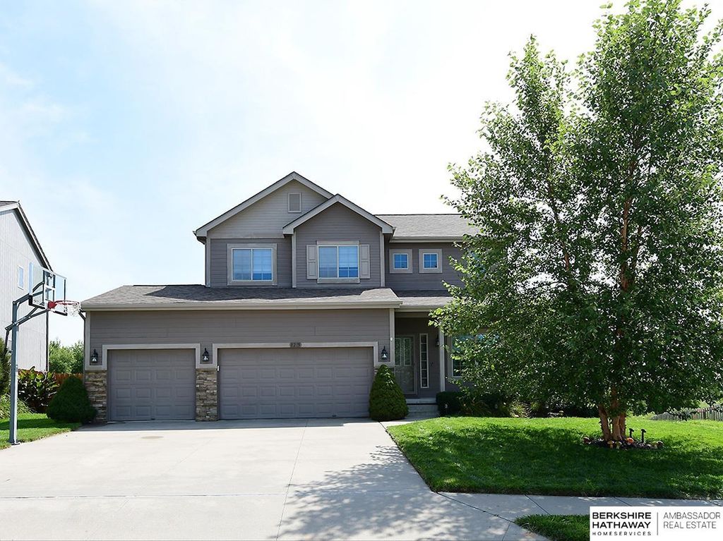 8215 S 190 Avenue, Omaha, NE 68136