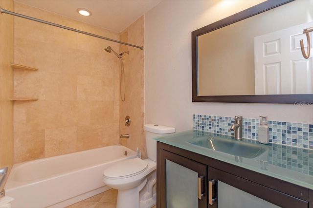5303 INDIAN CREEK DRIVE D, Orlando, FL 32811