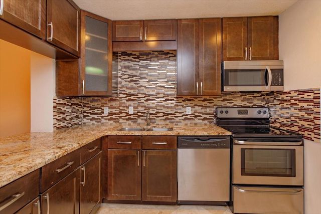 5303 INDIAN CREEK DRIVE D, Orlando, FL 32811