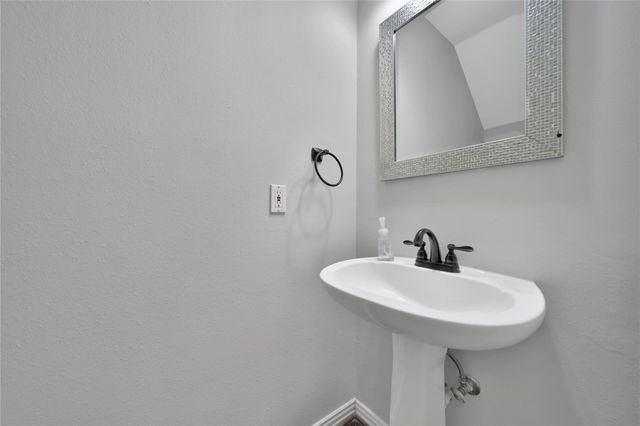 26 N Walden Elms Circle, The Woodlands, TX 77382