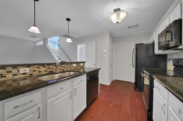 26 N Walden Elms Circle, The Woodlands, TX 77382