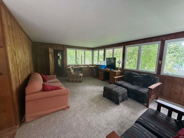 4350 S 895 E, Wolcottville, IN 46795