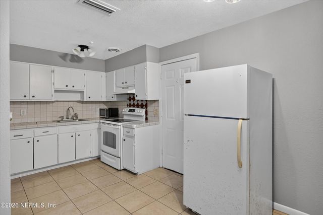 4030 LEONARD Circle E, Jacksonville, FL 32209