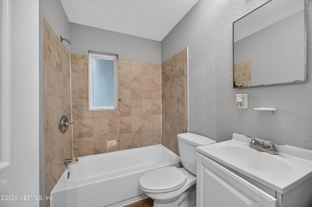 4030 LEONARD Circle E, Jacksonville, FL 32209