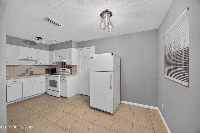 4030 LEONARD Circle E, Jacksonville, FL 32209