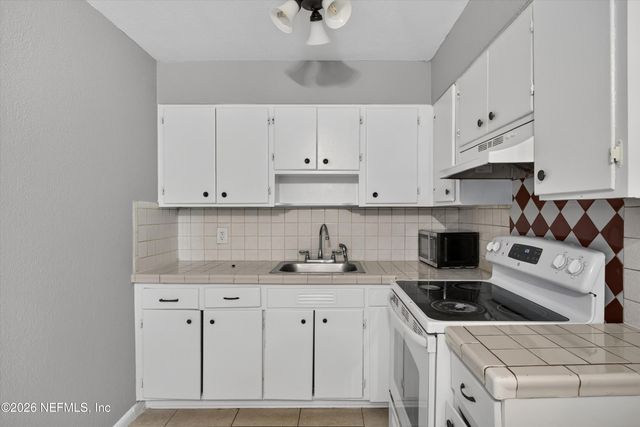 4030 LEONARD Circle E, Jacksonville, FL 32209