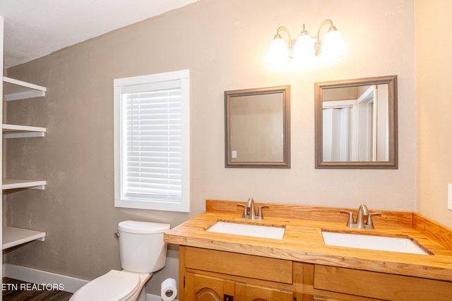 1221 Mountain View Circle, Maryville, TN 37801