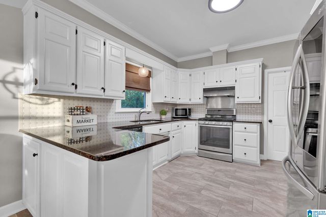 1038 CREST ROAD, Leeds, AL 35094