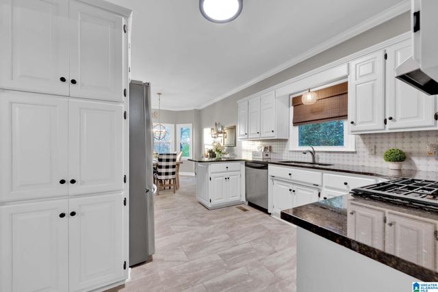 1038 CREST ROAD, Leeds, AL 35094