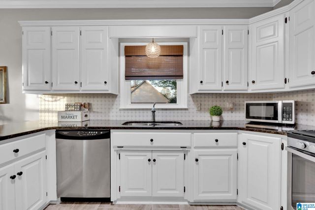 1038 CREST ROAD, Leeds, AL 35094