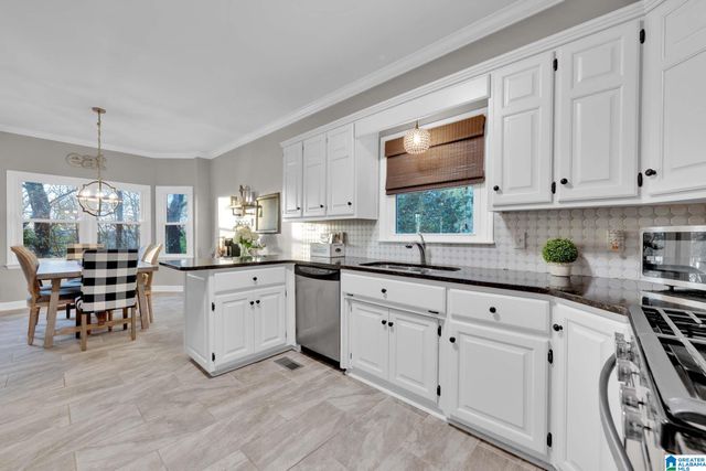 1038 CREST ROAD, Leeds, AL 35094