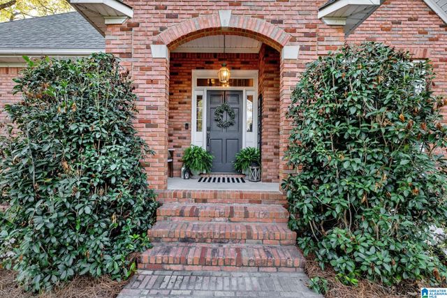 1038 CREST ROAD, Leeds, AL 35094